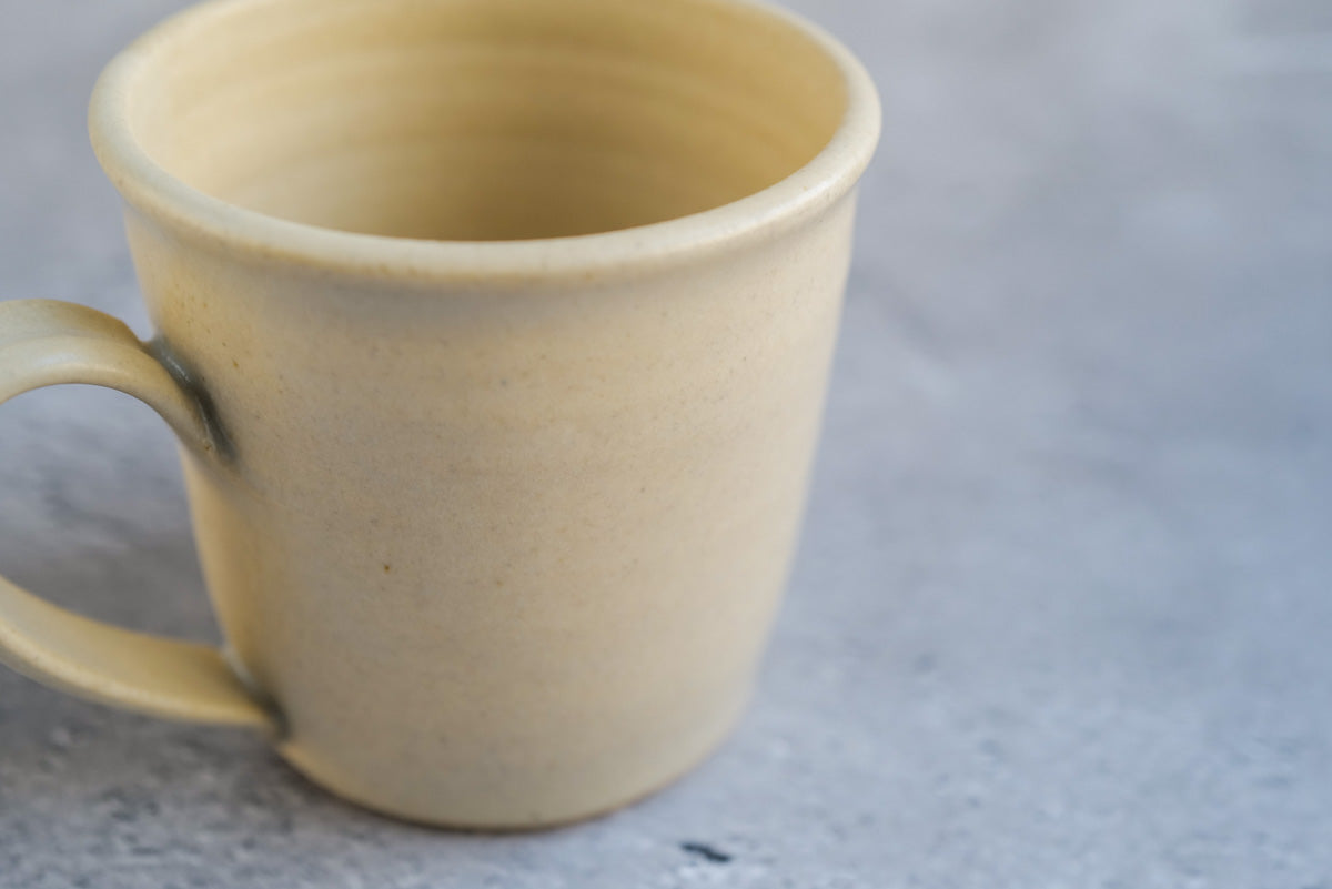 陶房マルヨウ | シンプルなマグカップ / 白