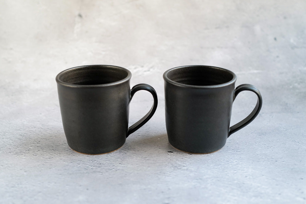 陶房マルヨウ | シンプルなマグカップ / 黒