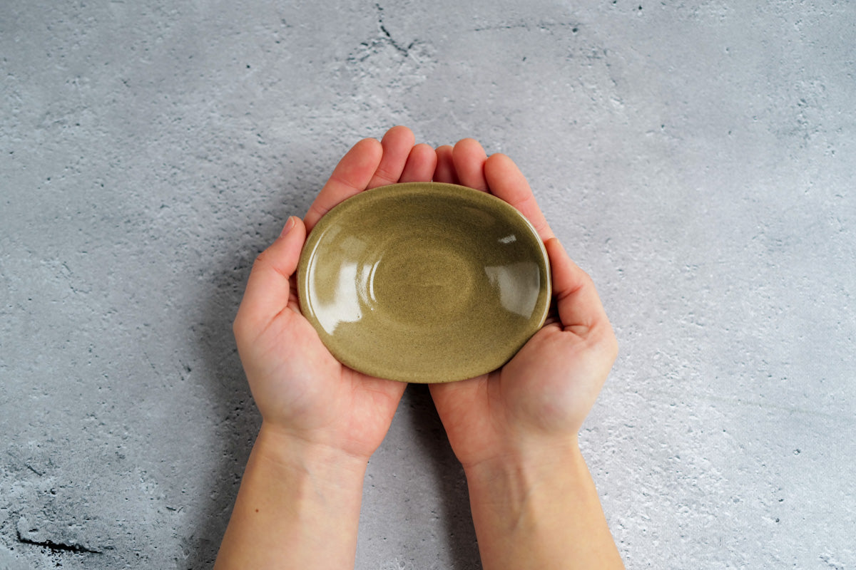 陶房マルヨウ | たまご型豆皿 / グレージュ