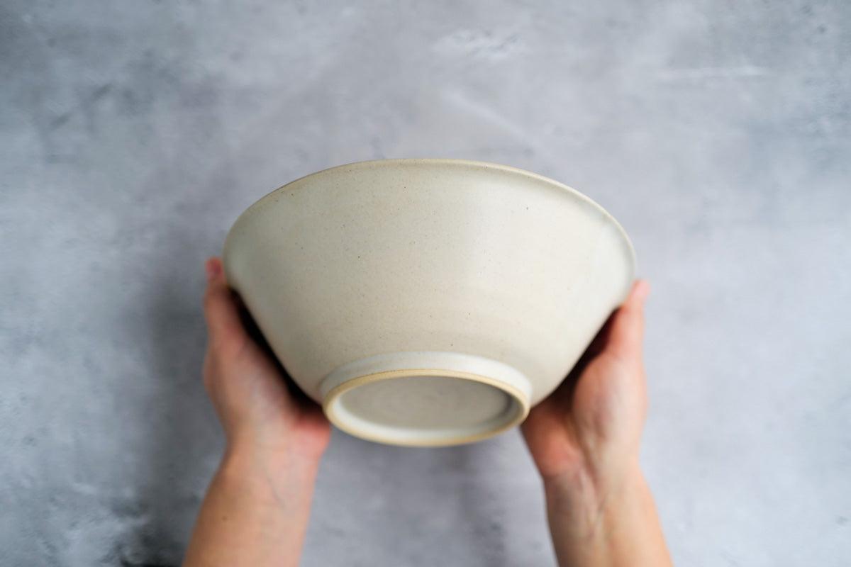 陶房マルヨウ | シンプルな麺鉢 / 白