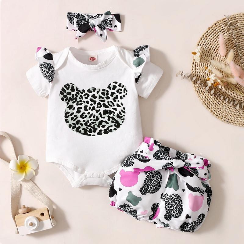 Baby Girl Bear Pattern Ruffle Trim Bodysuit & Printed Shorts & Headband