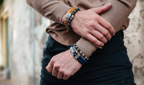 Des bracelets pour hommes faits sur mesure pour chaque homme. Des bracelets pour hommes résistants qui s'adaptent à toutes les tenues.