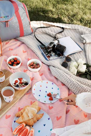 Picnic with Sophie Allport and Love Delivered