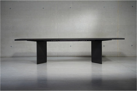 Tisch aus Mooreiche von Marcel Bader