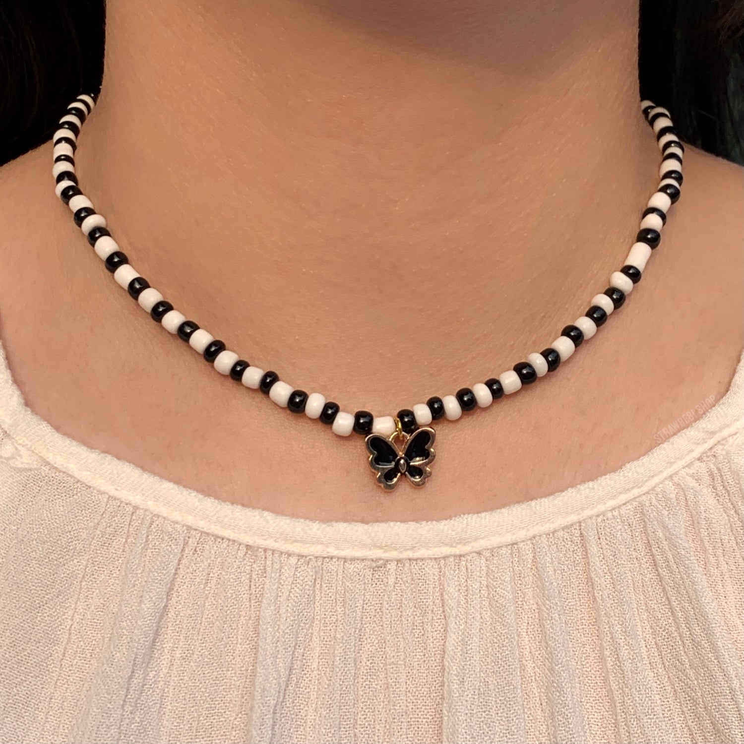 collar mariposa blanco negro - strawbebi