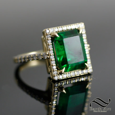 Emerald in 18k yellow gold with Diamonds