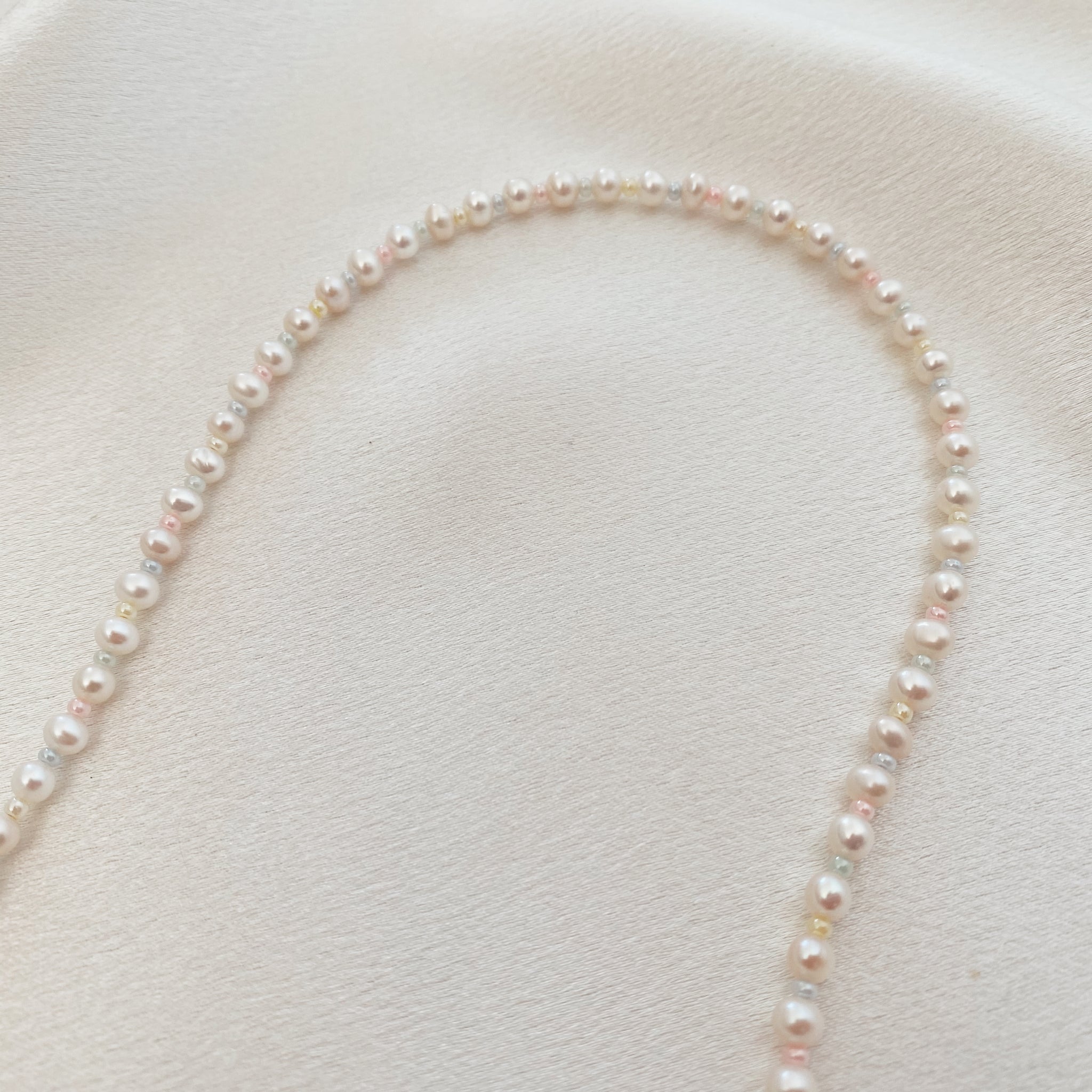 Hanna Pearl Necklace in Pastel – Hunny Ryder