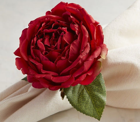 napkin ring made out from red rose