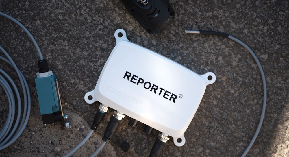 Reporter with limit switch and temperature sensor