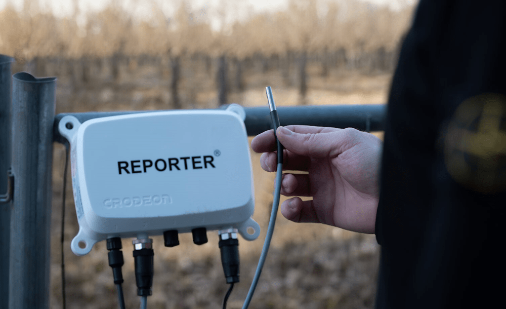 Reporter a sensor device for remote monitoring next to an orchard
