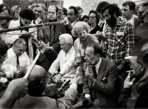 Aimé Maeght et André Malraux lors de l’inauguration de l’exposition Le Musée imaginaire d’André Malraux , Fondation Maeght , juillet 1973.