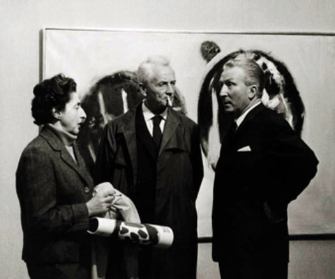 Geer Van Velde et sa femme en compagnie d’Aimé Maeght, vernissage de l’exposition Tal Coat , Paris, 1972.