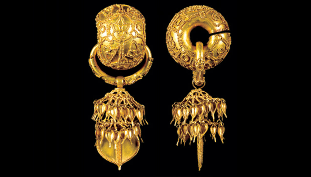 Gold Earrings Double Burial in Bomun Dong
