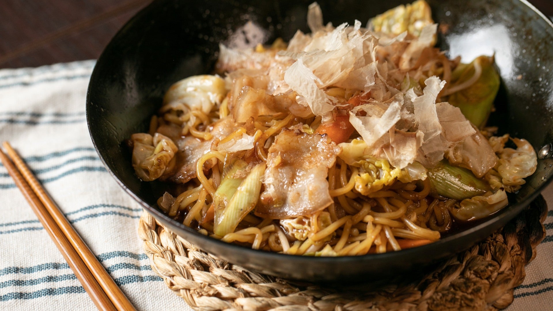 Udon in brodo con katsuobushi