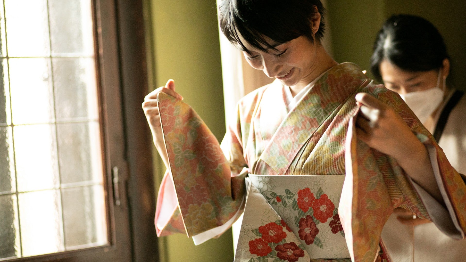 Indossare la fascia nel kimono. Hitomi Yamauchi e l'Arte Della Vestizione del Kimono