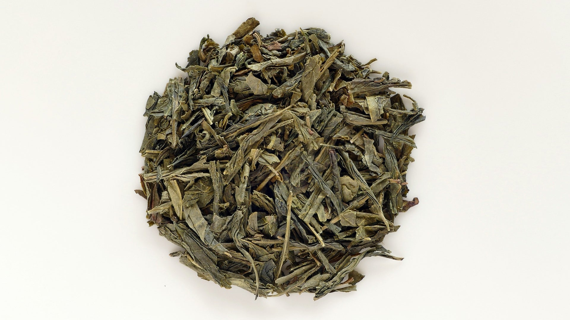 Foglie sminuzzate di tè sencha. I Benefici del Te Verde Sencha