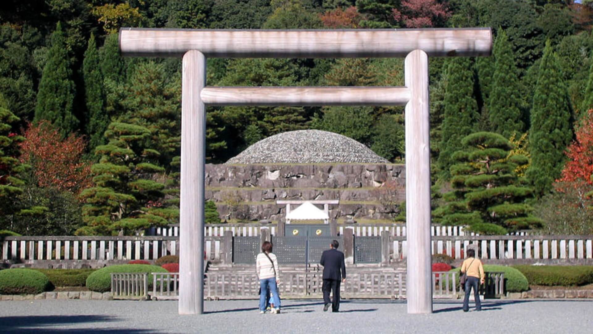 昭和の日-天皇誕生日：昭和天皇の墓