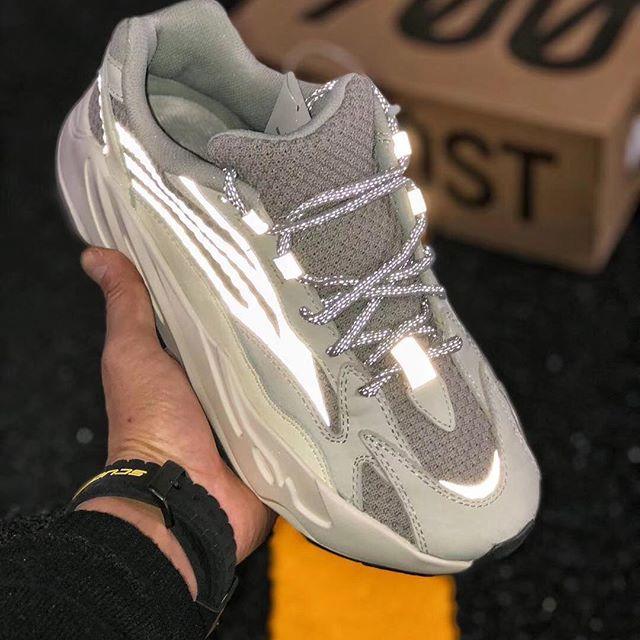 Adidas Yeezy Boost 700 V2 classic men and women all-match sneake