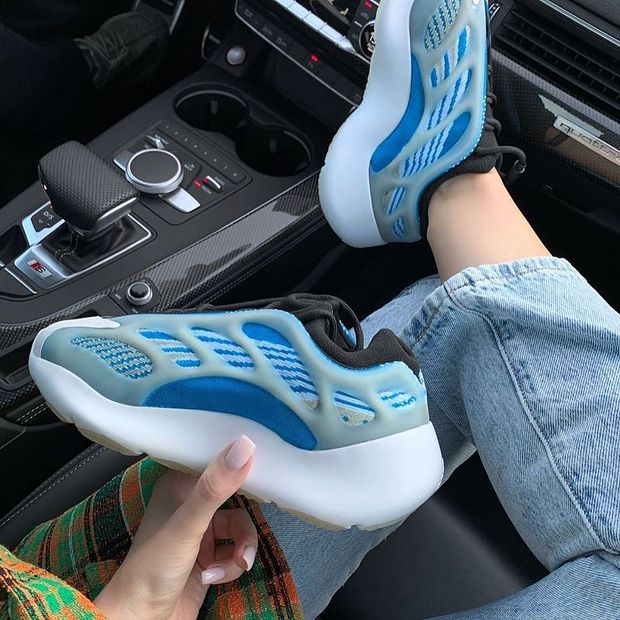 adidas YEEZY 700 V3 Azareth Aurora ice blue grey special shaped luminous casual sports shoes