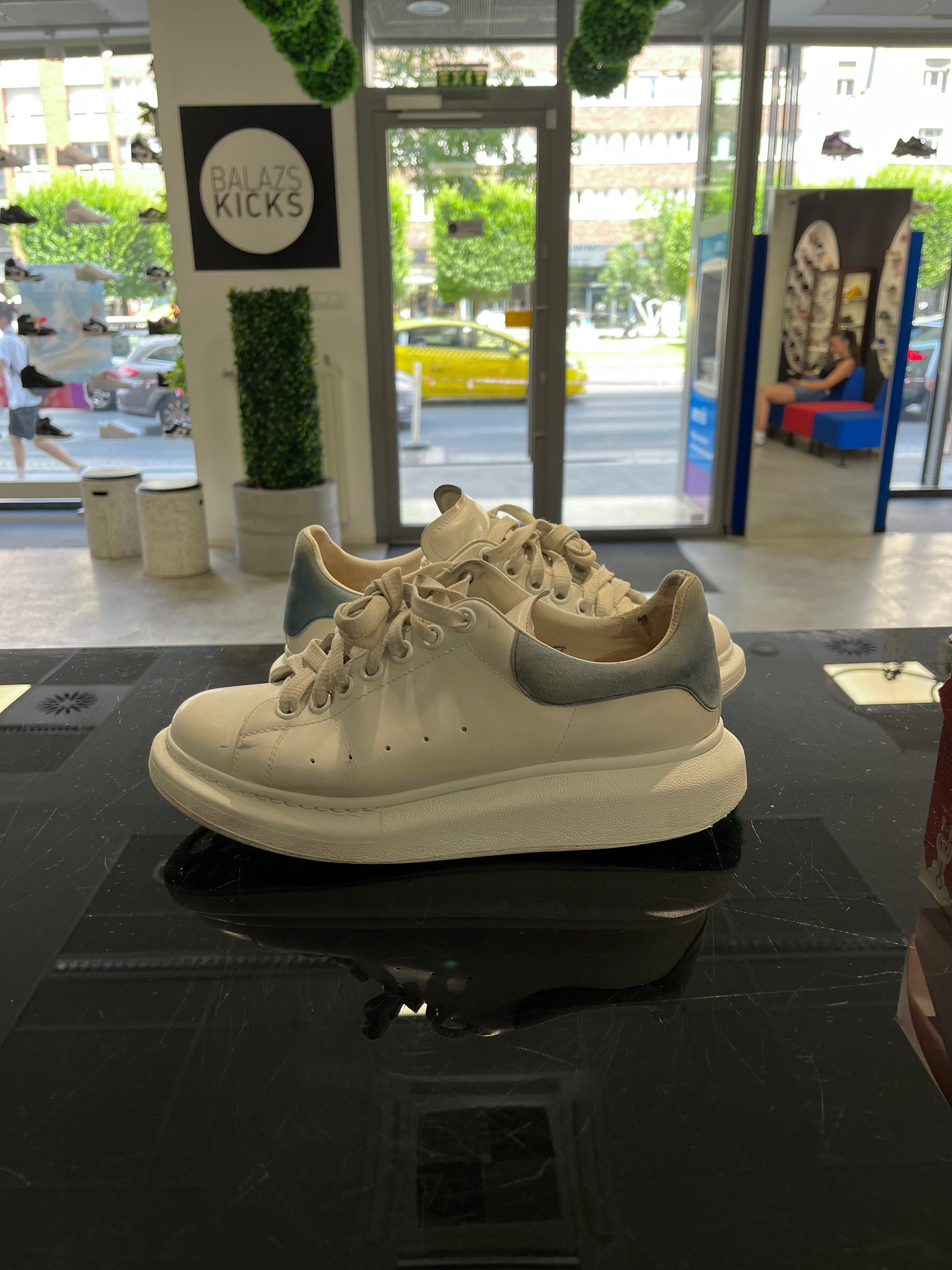 Használt - Alexander McQueen Paris Blue (40)
