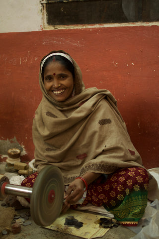 A button buffer in a jaipur workshop