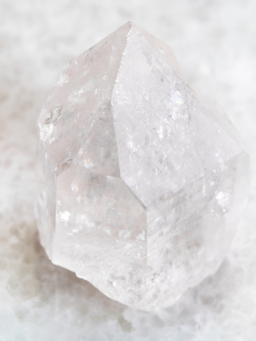 pierre brut de cristal de quartz naturel