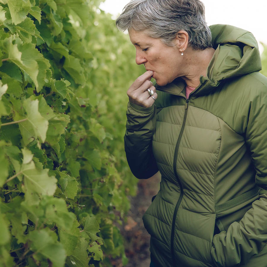 Jules tasting Sauvignon grapes for the 2023 vintage in Marlborough
