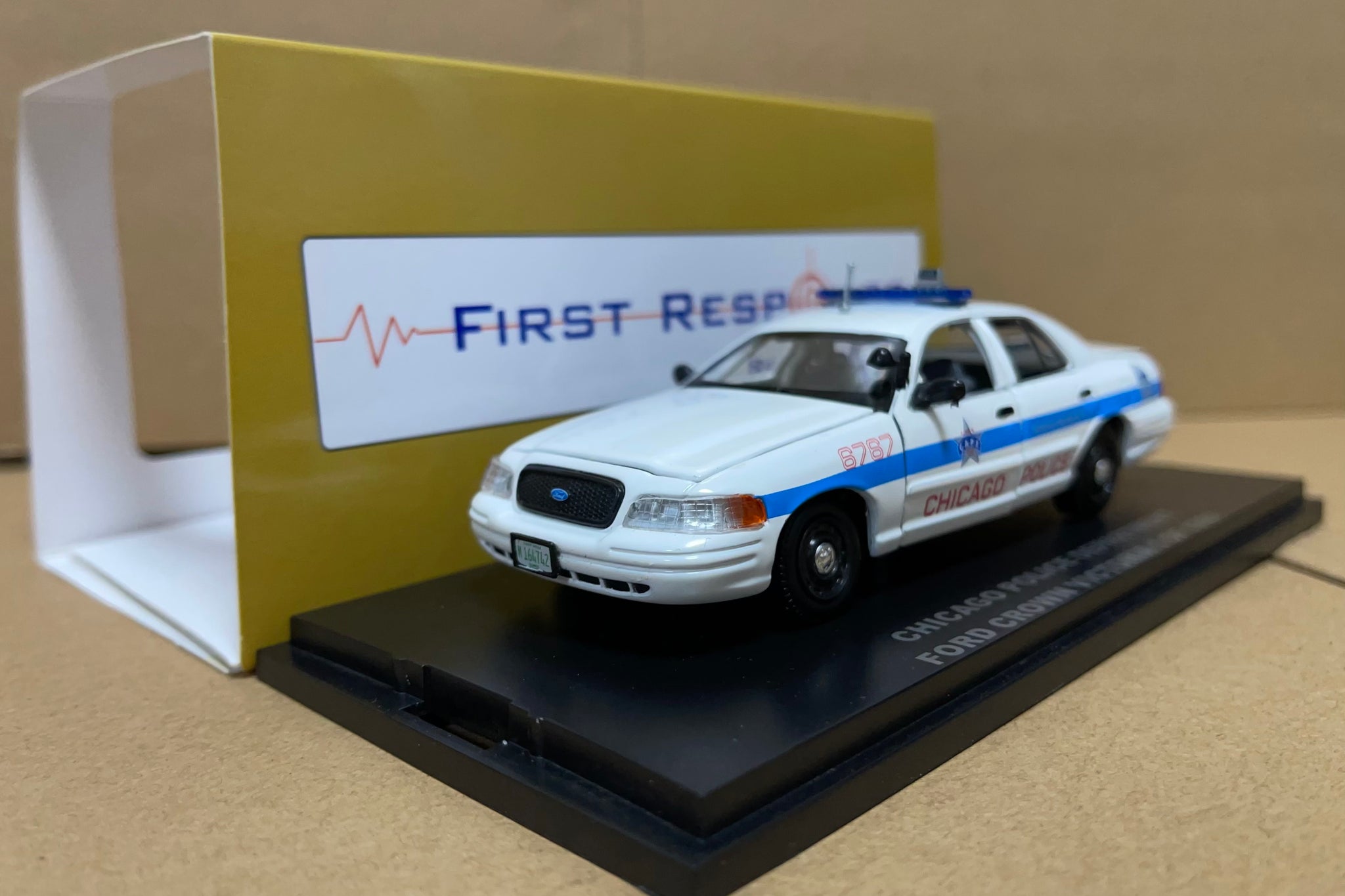 ☆ First Response FORD Crown Victoria 「Los Angeles POLICE」 1/43 