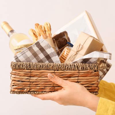 gifts for new dad - gift basket