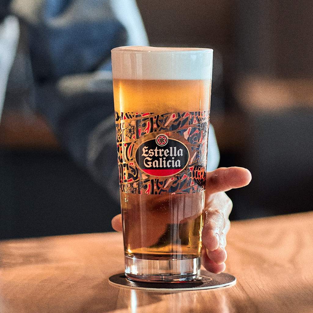 https://cdn.shopify.com/s/files/1/0515/5785/9488/products/estrella-galicia-pint-glass-beer-glasses-estrella-galicia-31213615349920.jpg?v=1639996522