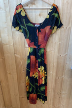 Load image into Gallery viewer, 90s floral dress front
