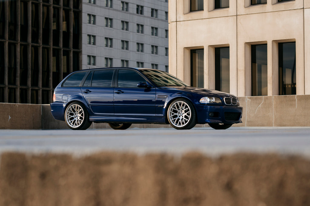 Front three-quarter view of BMW M3 Touring (E46)