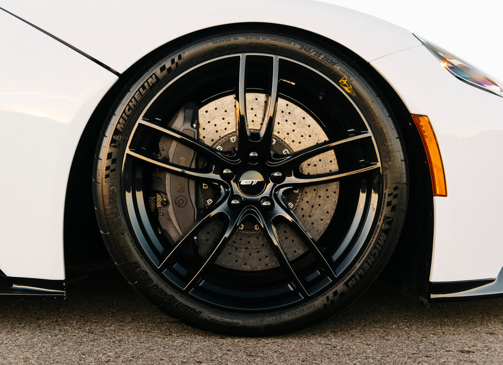 Wheel detail of Liquid White Ford GT at sunset