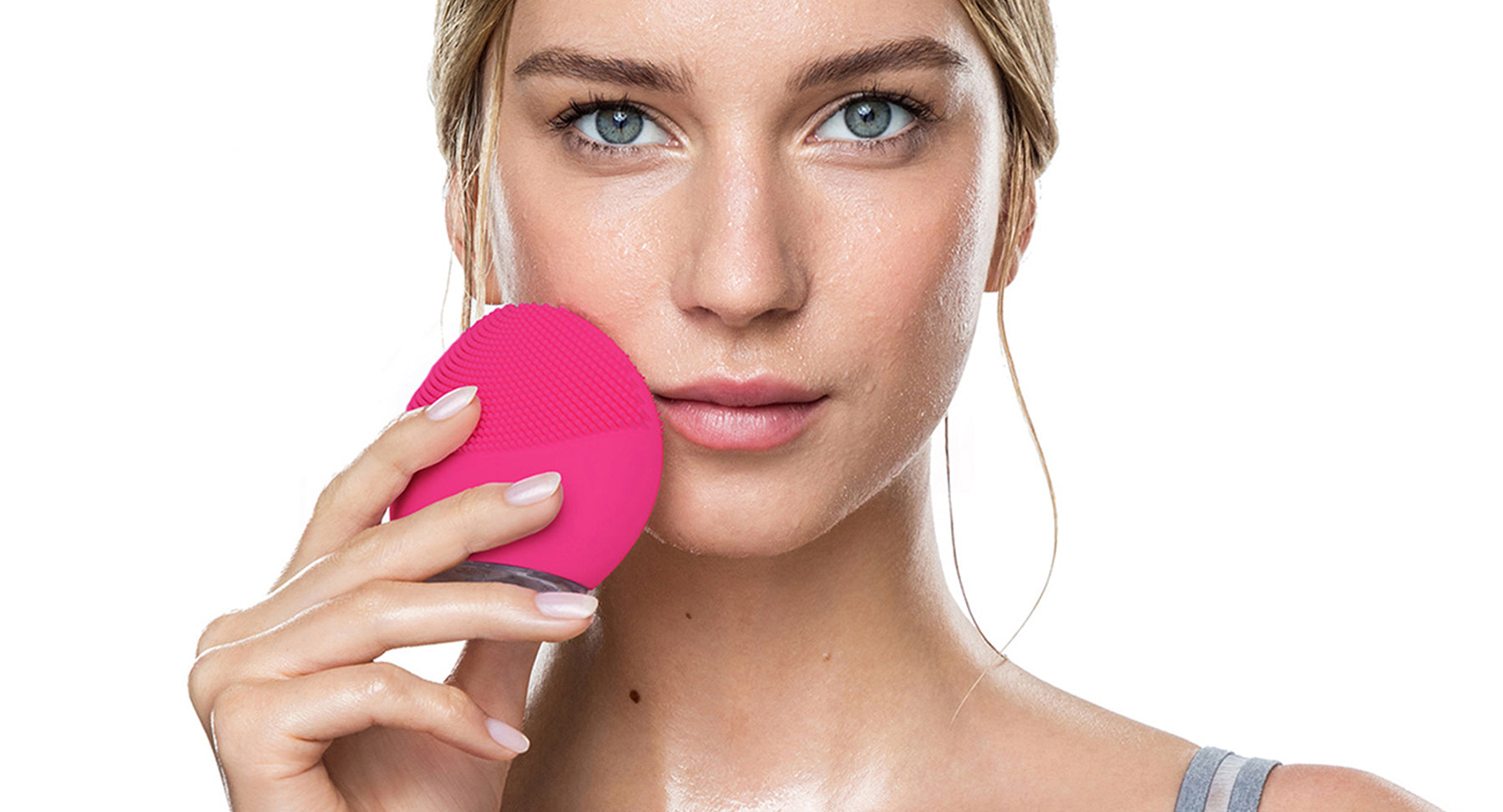 FOREO Fuchsia LUNA™ mini 2 facial cleanser device