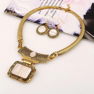 BEIGE GOLD ELEGANT CLASSIC STYLE ROUND SQUARE NECKLACE - The Bling Castle