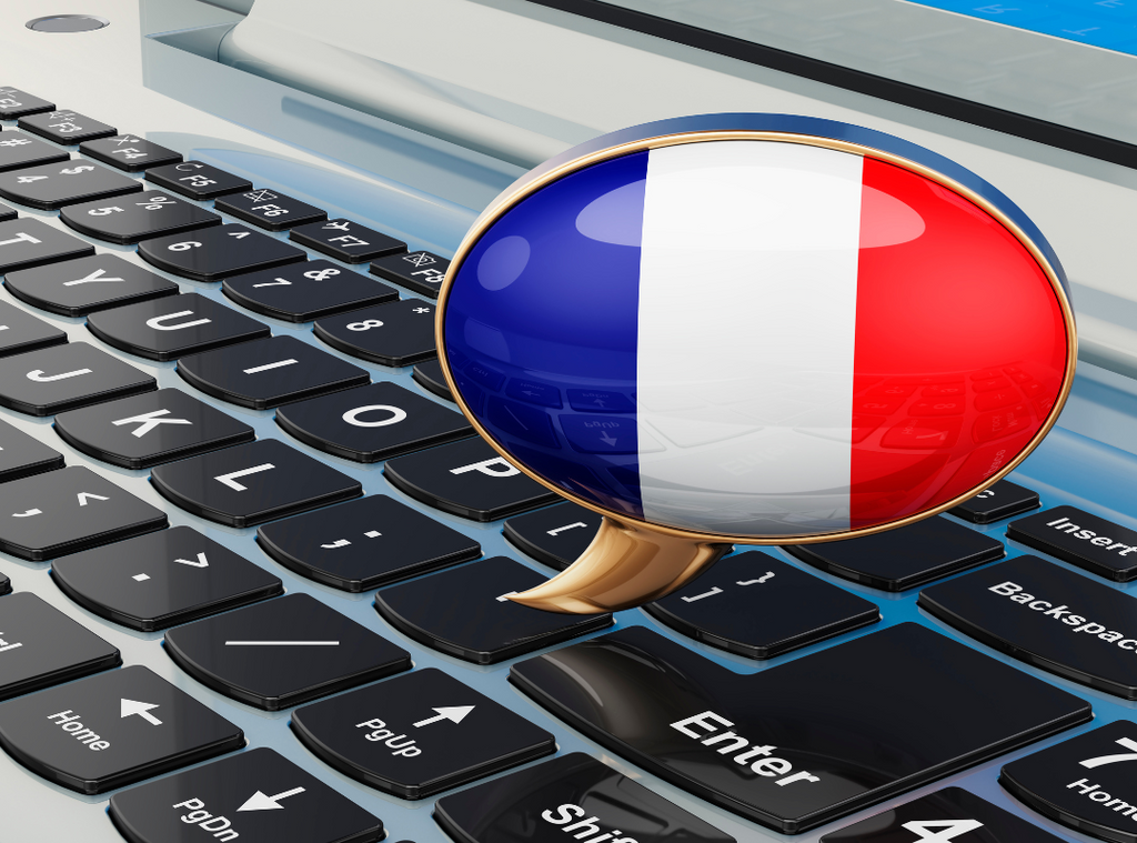 keyboard with French flag in speech bubble