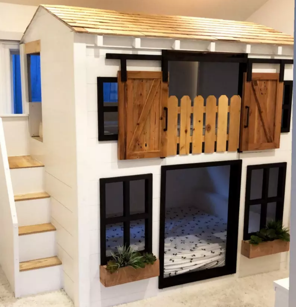 Farmhouse Bunkbed For Kids With Reclaimed Wood Barn Doors Dyz Interior