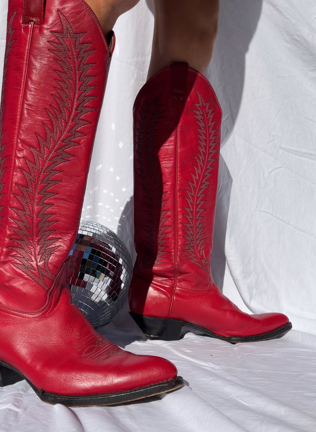 red cowgirl boots size 8