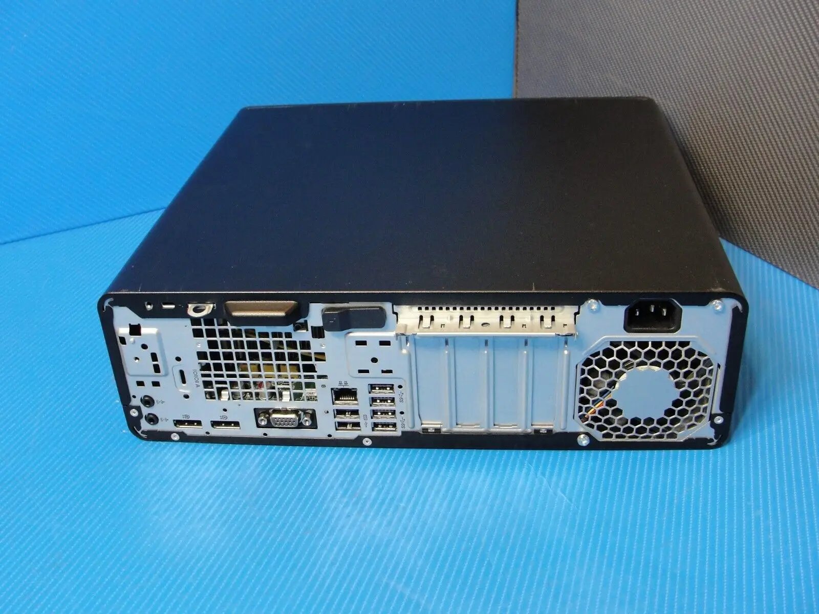 HP Elitedesk 800 g3 SFF desktop pc i5-7500 1 TB 3.4 GHz 8 GB Win