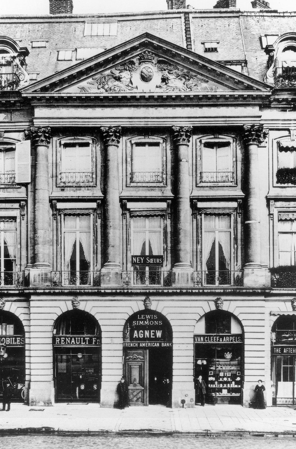 Butik Van Cleef & Arpels pertama di pusat kota Paris