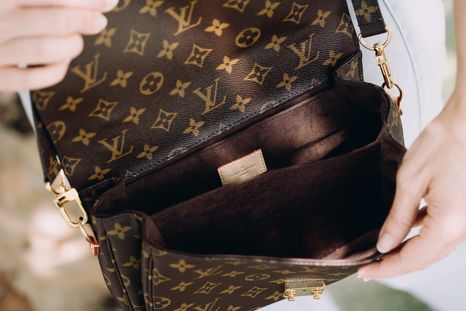 Review Tas Louis Vuitton Pochette Metis untuk Style On the Go