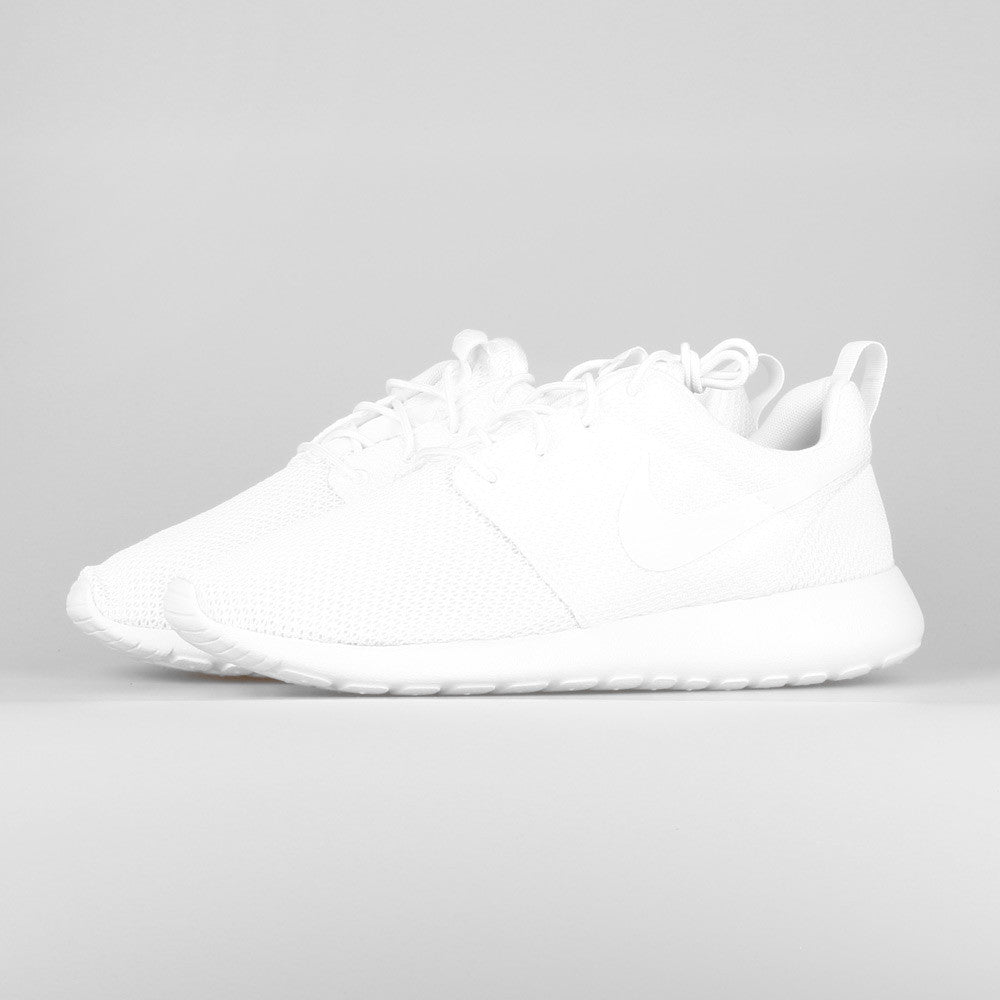 roshe one triple white