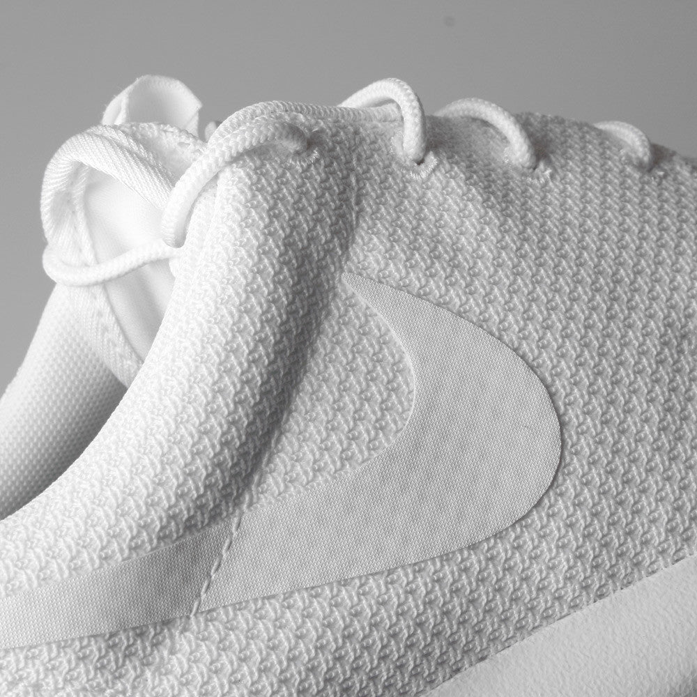 nike roshe one triple white