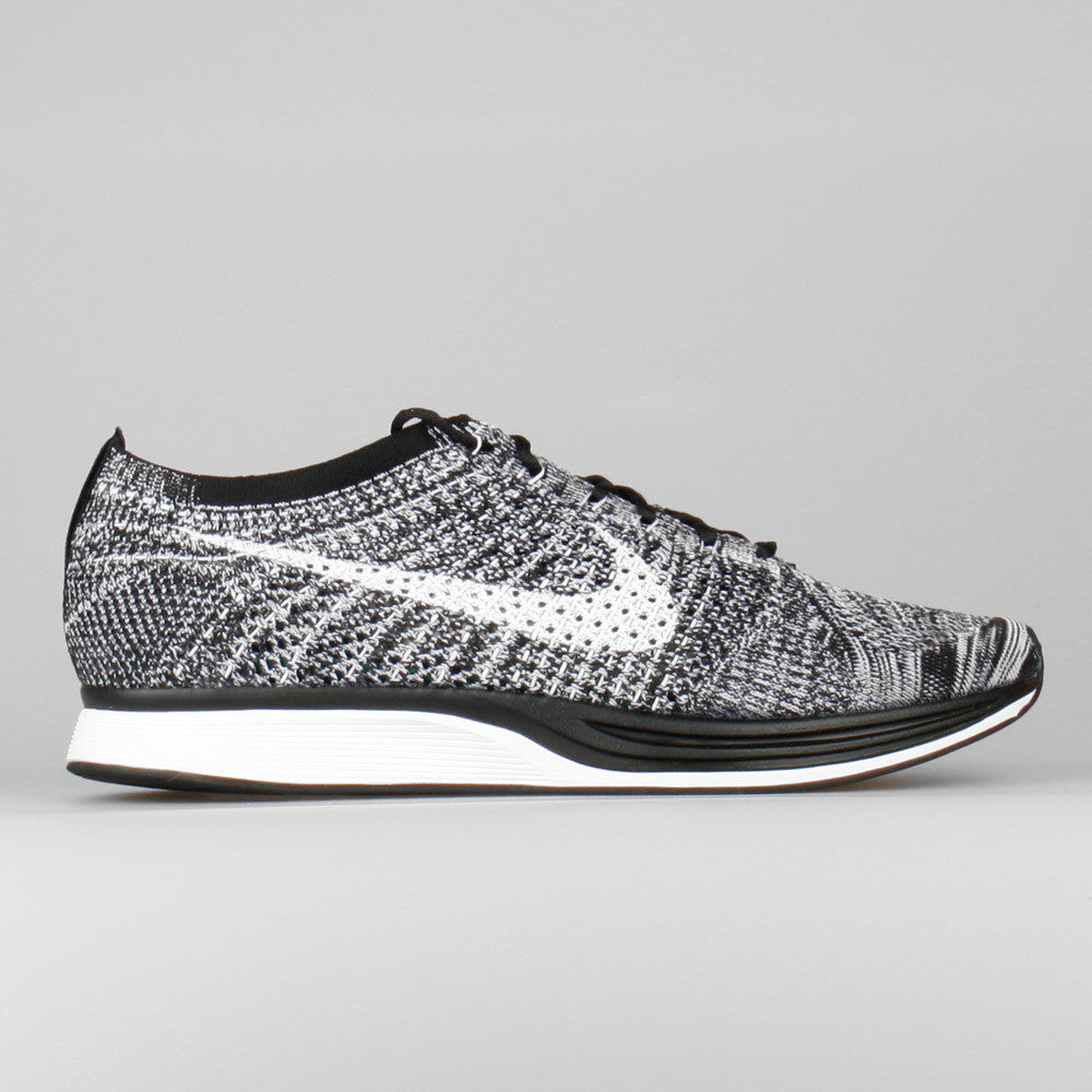 nike flyknit racer oreo 2.0