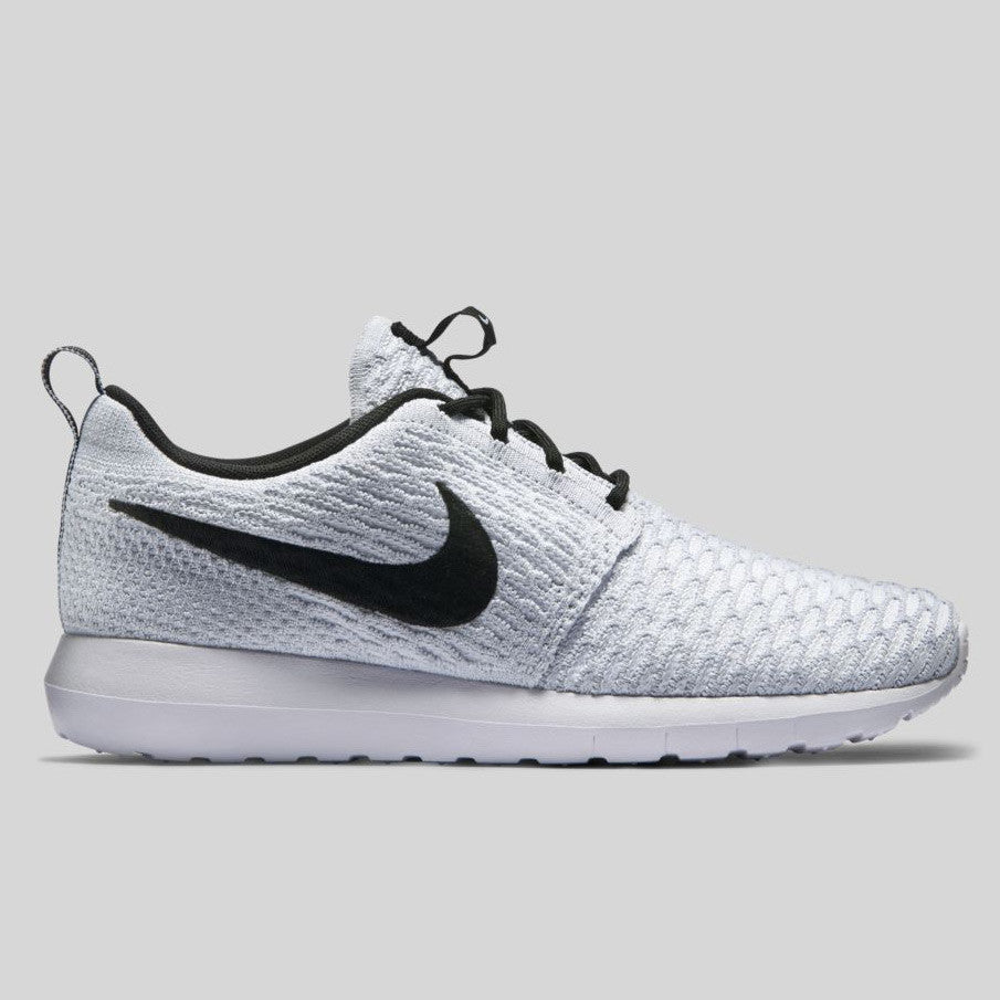 nike white black roshe