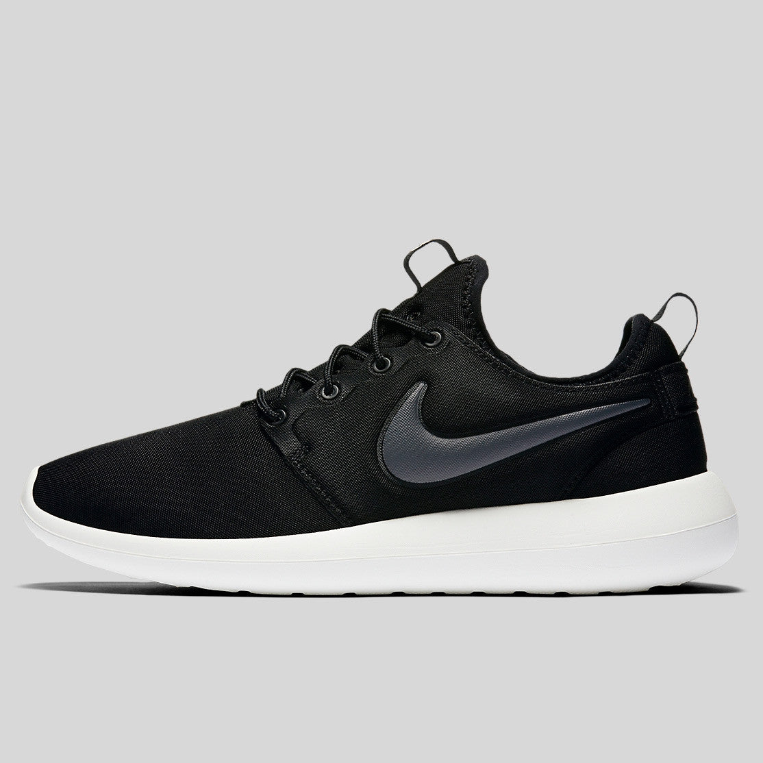 nike roshe two black