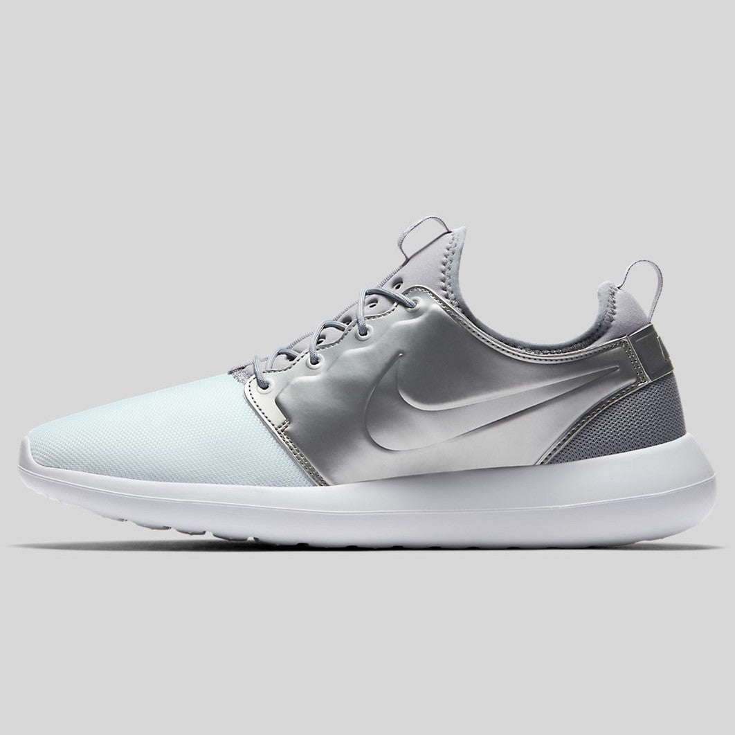 nike roshe two white