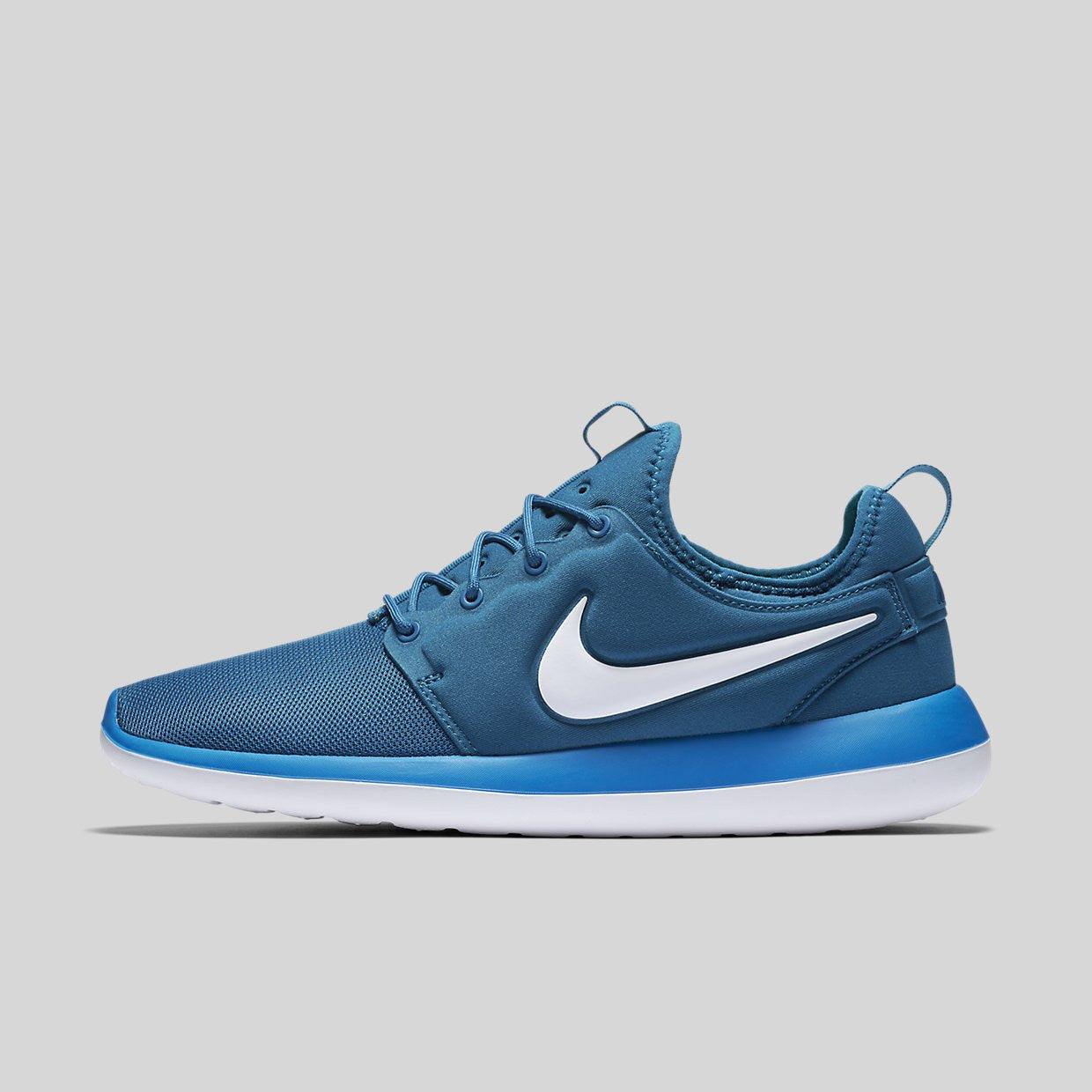 nike roshe blue and white