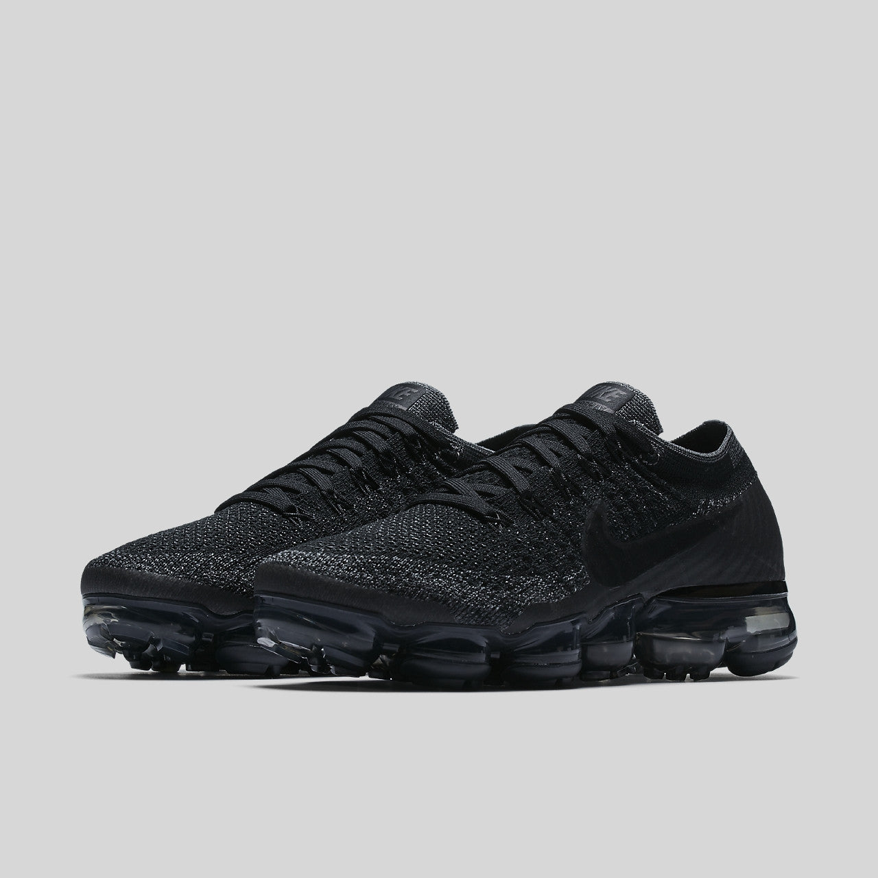 nike vapormax flyknit triple black