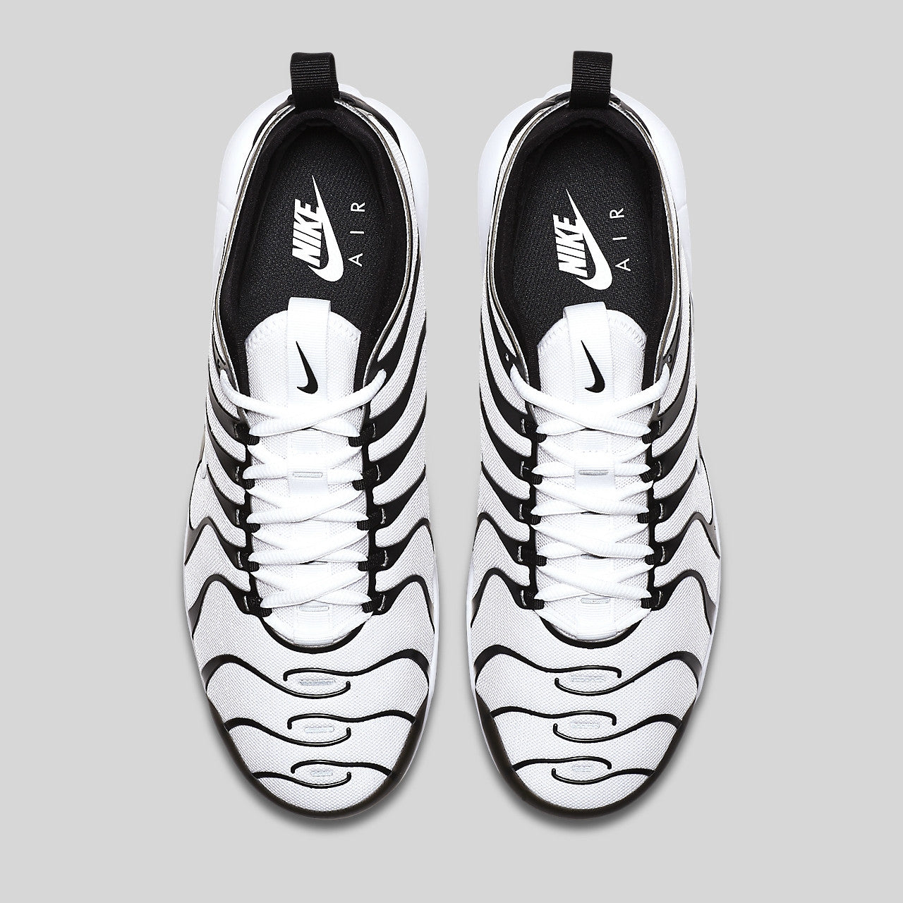 air max plus black and white